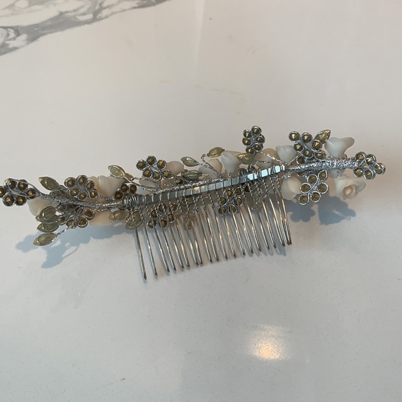 Bridal Floral Headpiece - Picture 3 of 4